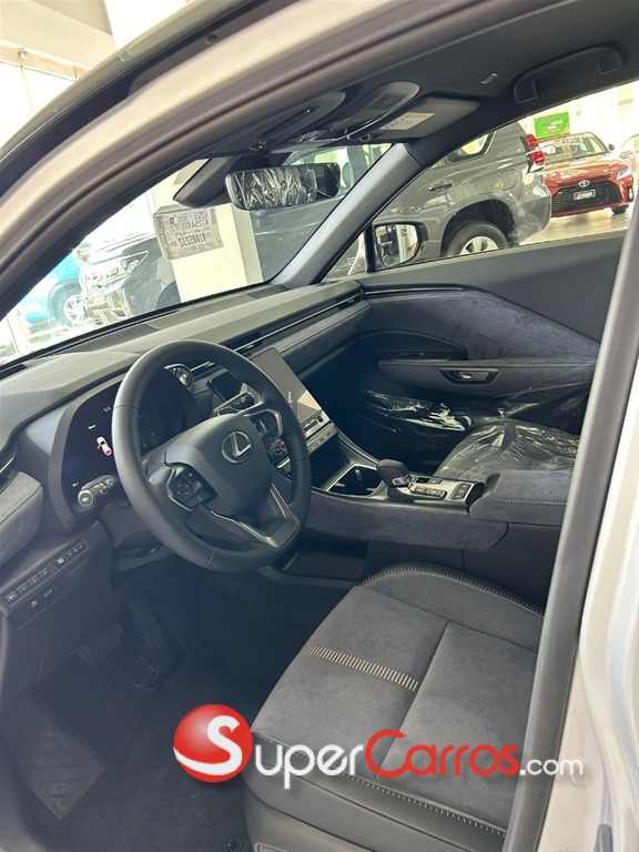 2025 Lexus LBX CoolSportHibrida — foto 3 / 11
