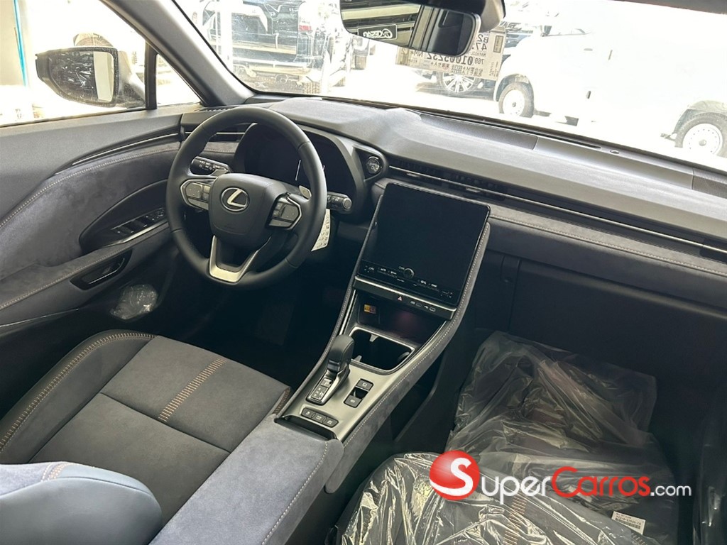 2025 Lexus LBX CoolSportHibrida — foto 5 / 11