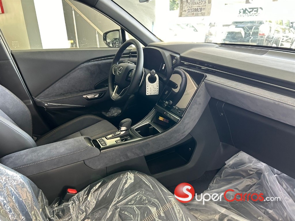 2025 Lexus LBX CoolSportHibrida — foto 6 / 11