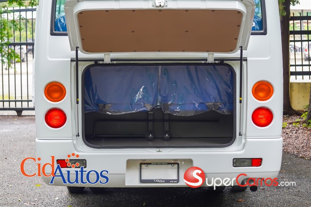 2027 Mitsubishi Motors Rosa — foto 4 / 12