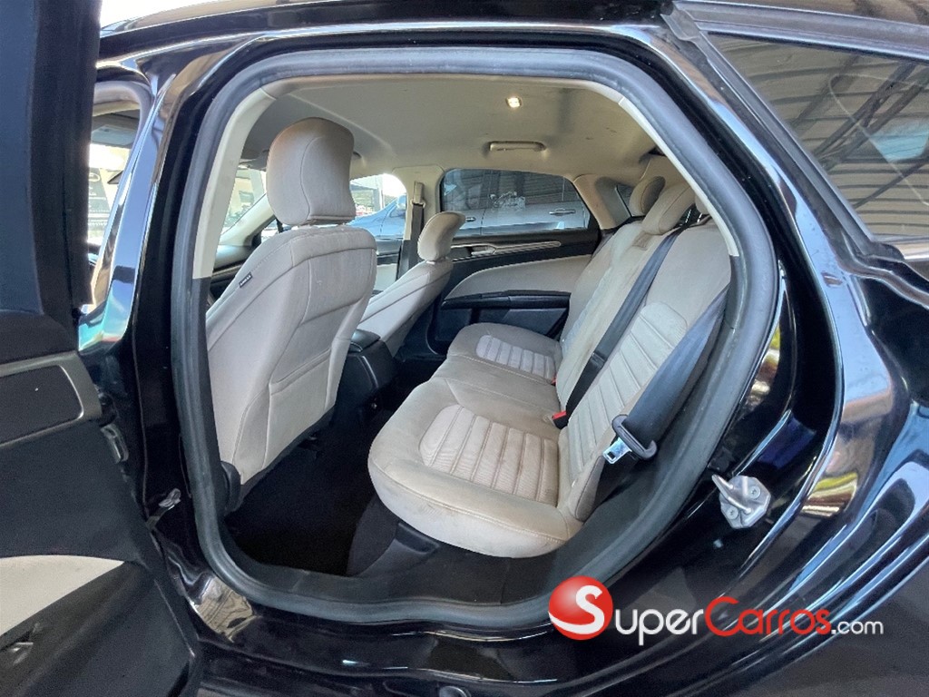 2019 Ford Fusion SE — foto 6 / 10