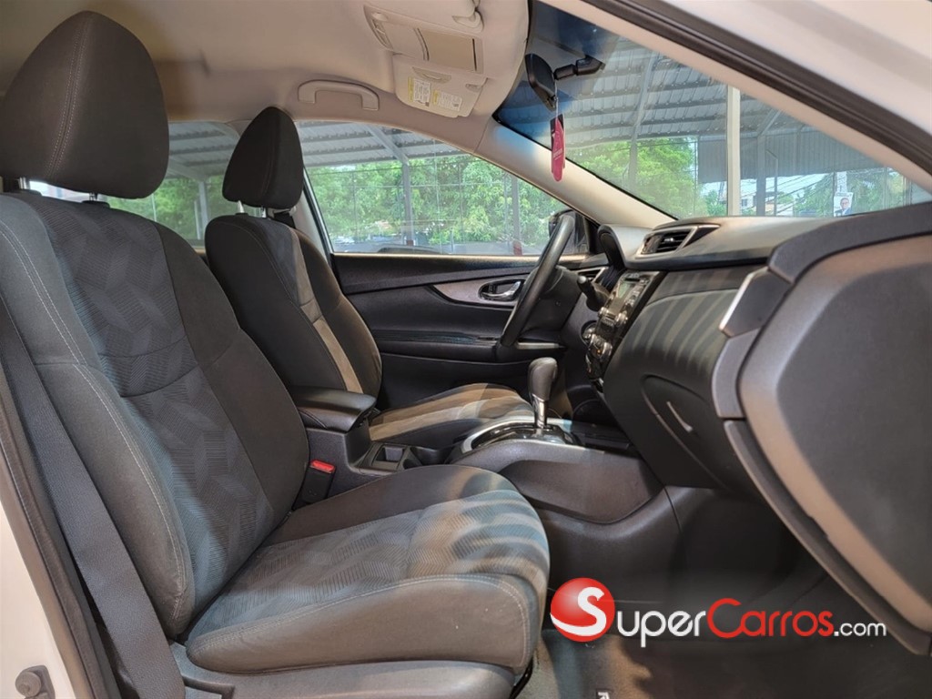 2016 Nissan Rogue SV — foto 5 / 12