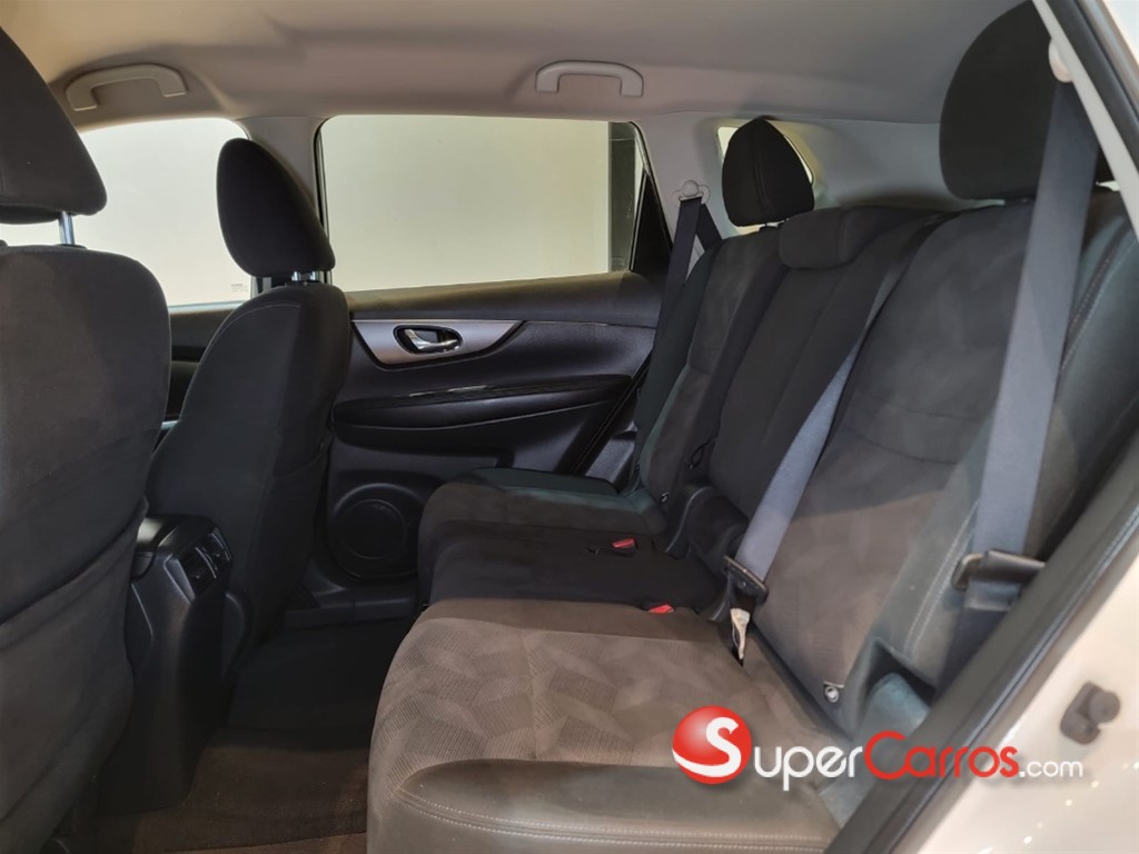 2016 Nissan Rogue SV — foto 7 / 12