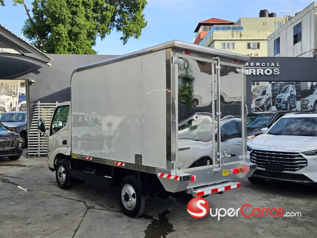 2025 Hino 200 — foto 3 / 8
