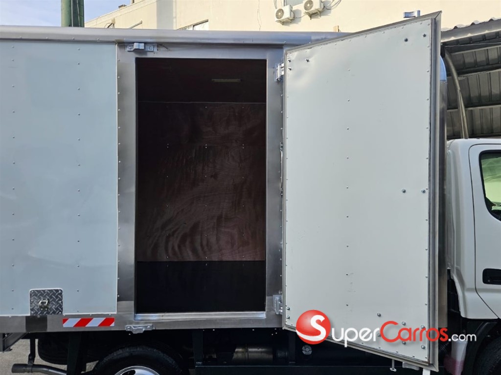 2025 Hino 200 — foto 8 / 8