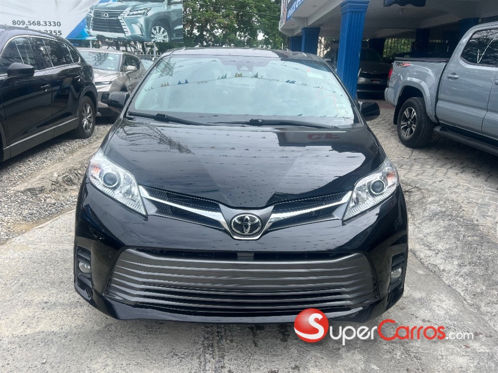 2020 Toyota Sienna XLE — foto 2 / 11