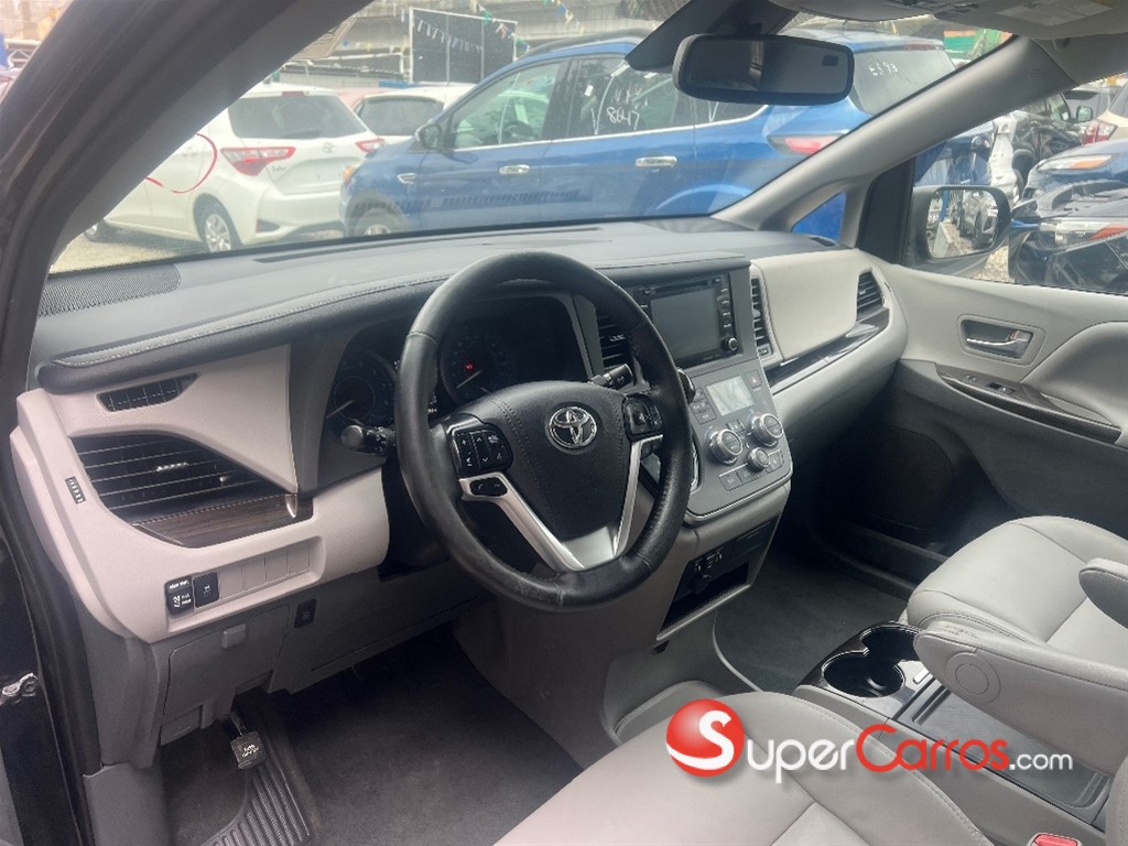 2020 Toyota Sienna XLE — foto 4 / 11