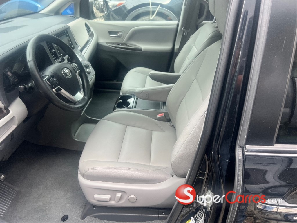 2020 Toyota Sienna XLE — foto 5 / 11