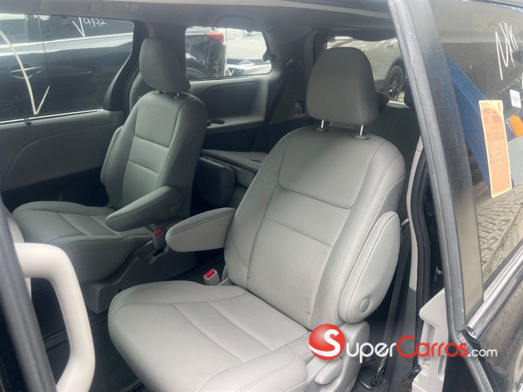 2020 Toyota Sienna XLE — foto 6 / 11