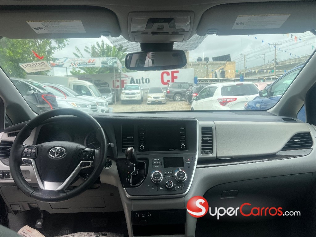 2020 Toyota Sienna XLE — foto 7 / 11