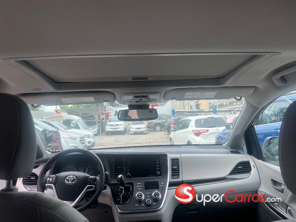 2020 Toyota Sienna XLE — foto 8 / 11