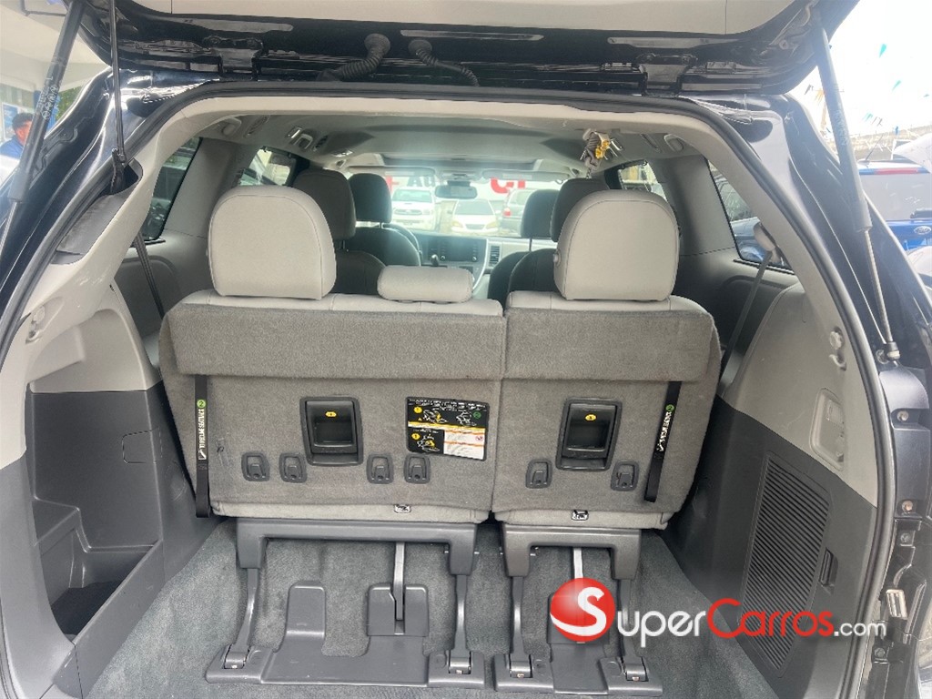 2020 Toyota Sienna XLE — foto 9 / 11