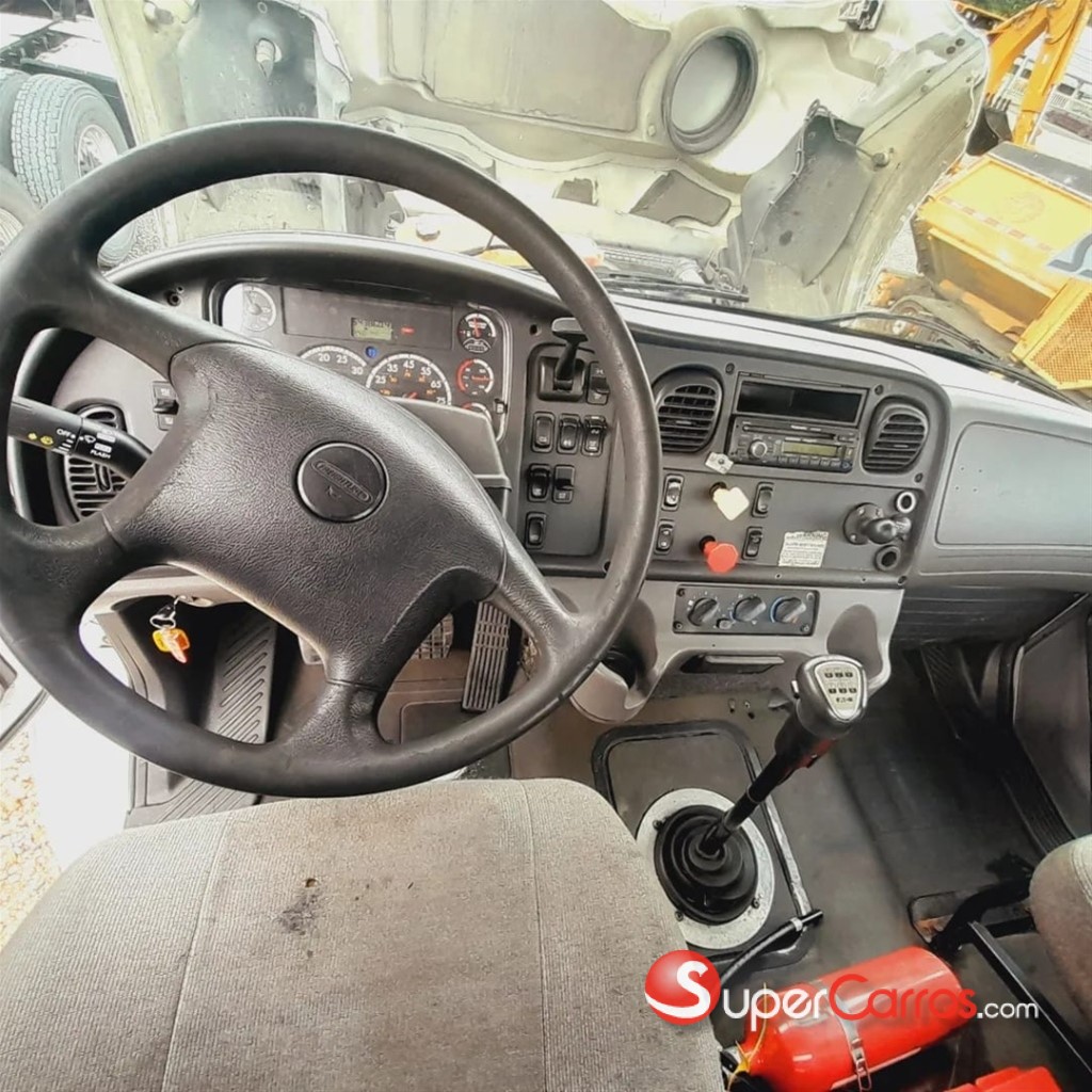 2013 Freightliner M2-106 — foto 2 / 8