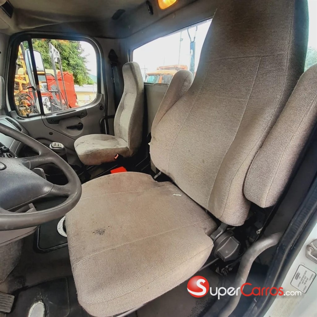 2013 Freightliner M2-106 — foto 3 / 8