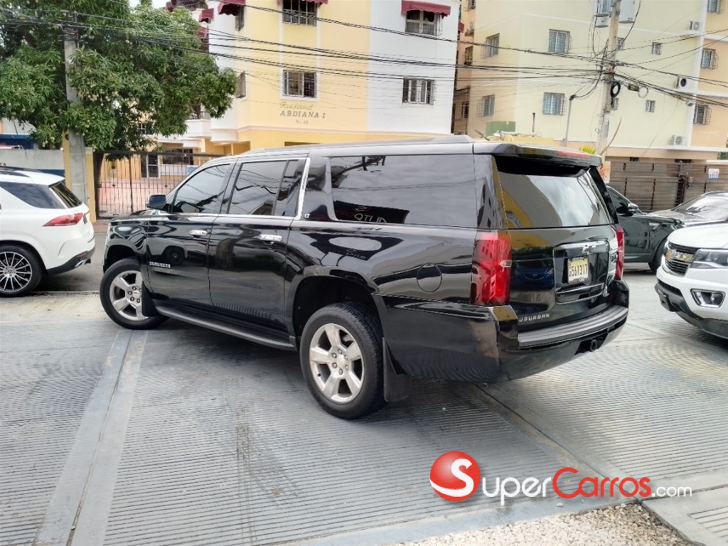 2017 Chevrolet Suburban LT — foto 3 / 6