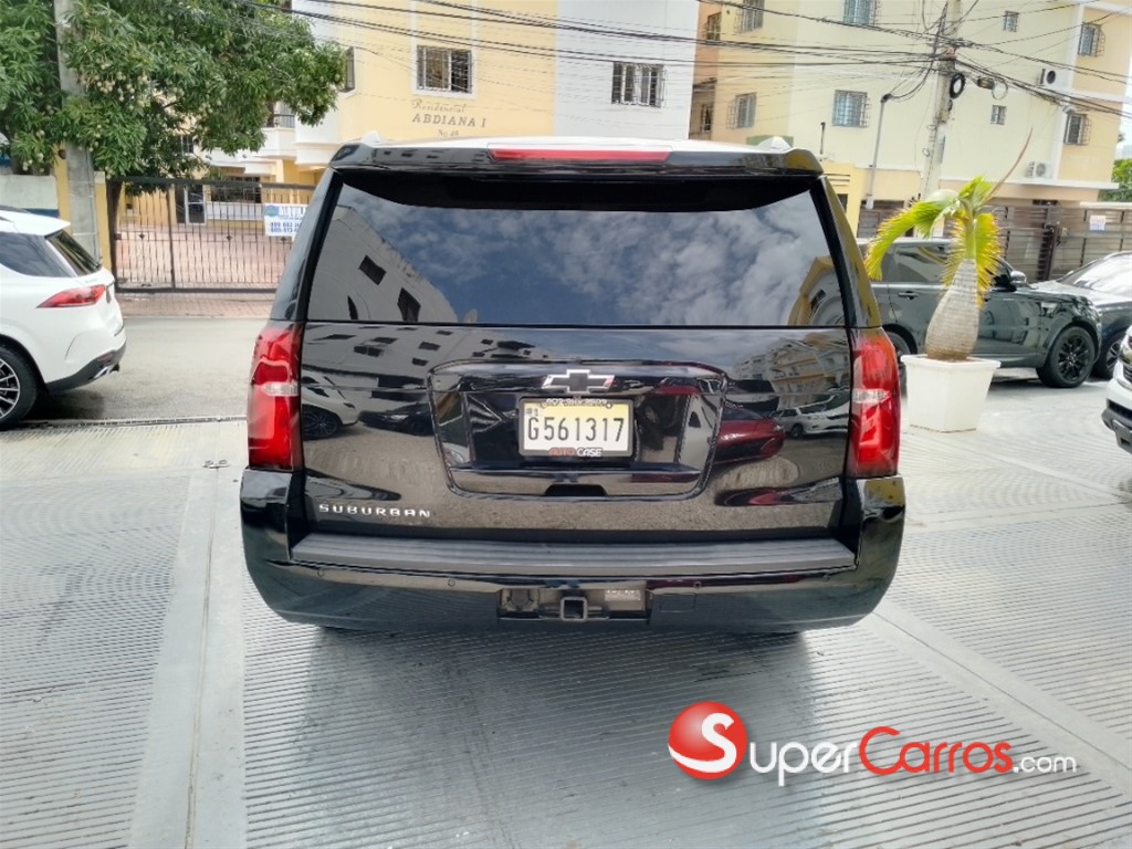 2017 Chevrolet Suburban LT — foto 4 / 6