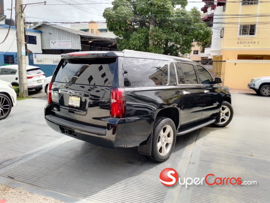 2017 Chevrolet Suburban LT — foto 5 / 6