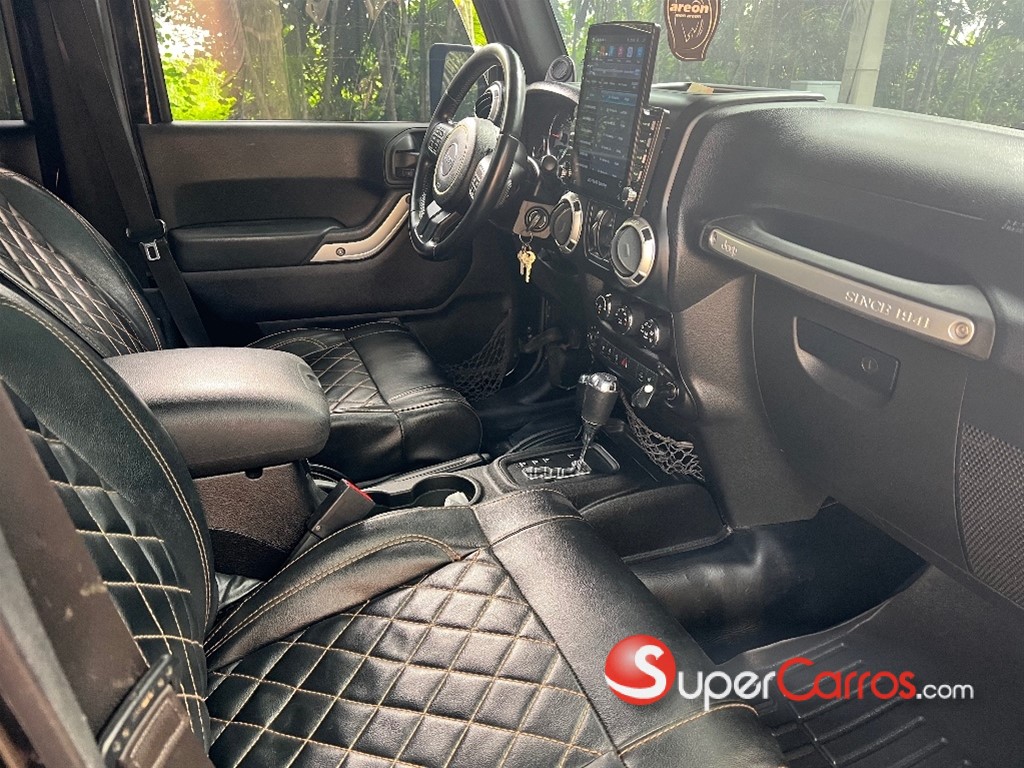 2012 Jeep Wrangler Unlimited Sahara — foto 7 / 11