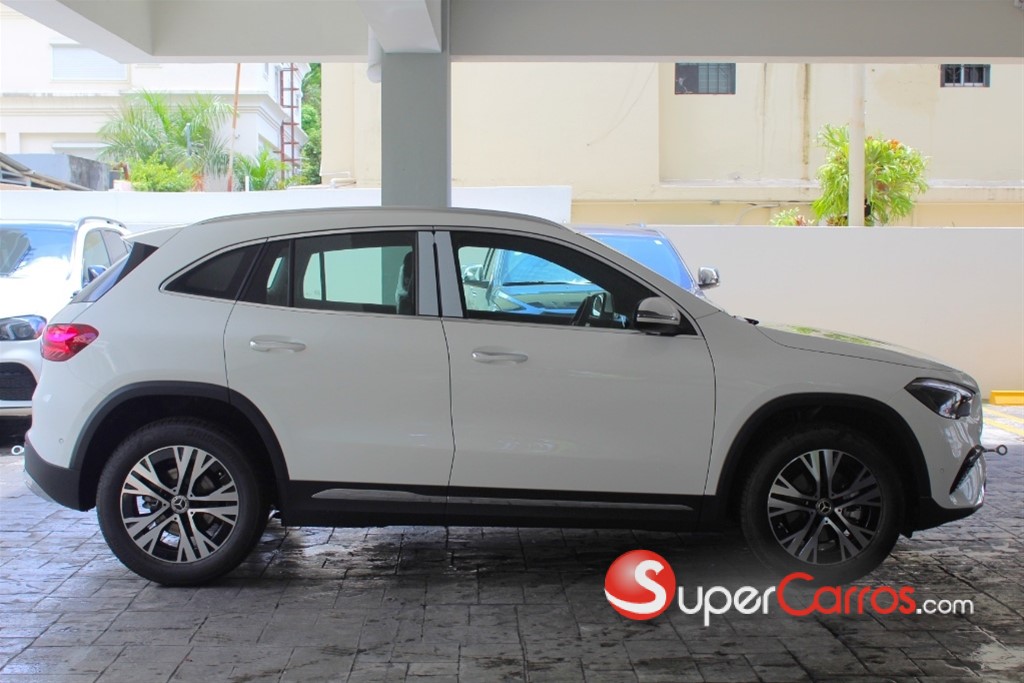 2026 Mercedes-Benz Clase GLA 200 — foto 4 / 11