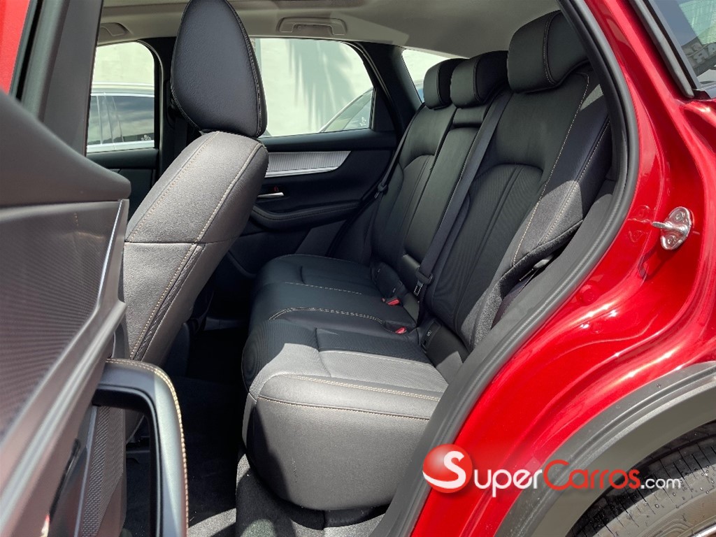 2027 Mazda CX-60 GT — foto 7 / 11