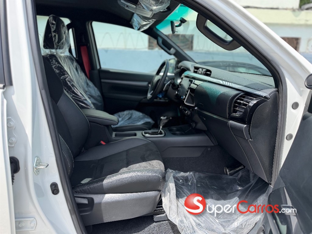 2025 Toyota Hilux GR Sport — foto 8 / 12