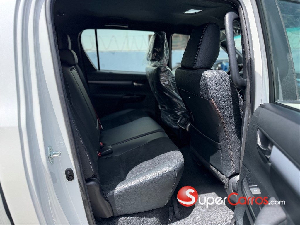 2025 Toyota Hilux GR Sport — foto 9 / 12