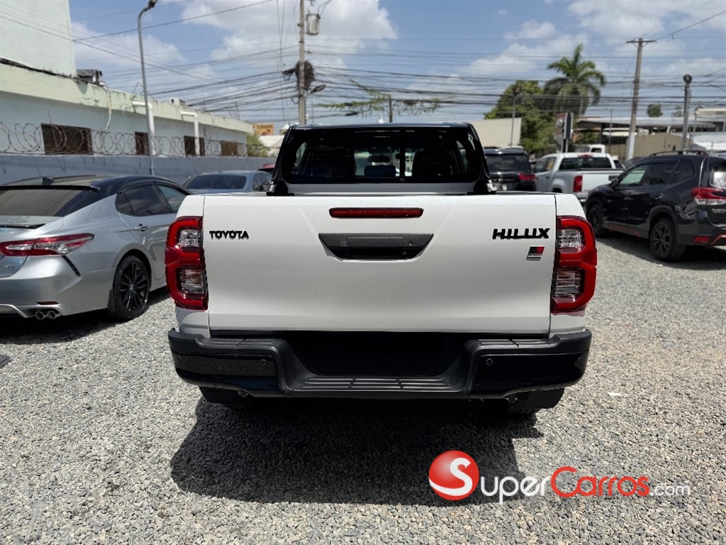 2025 Toyota Hilux GR Sport — foto 11 / 12