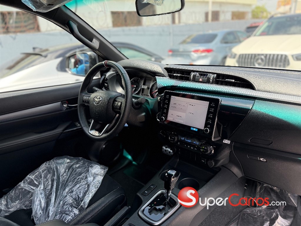 2025 Toyota Hilux GR Sport — foto 12 / 12