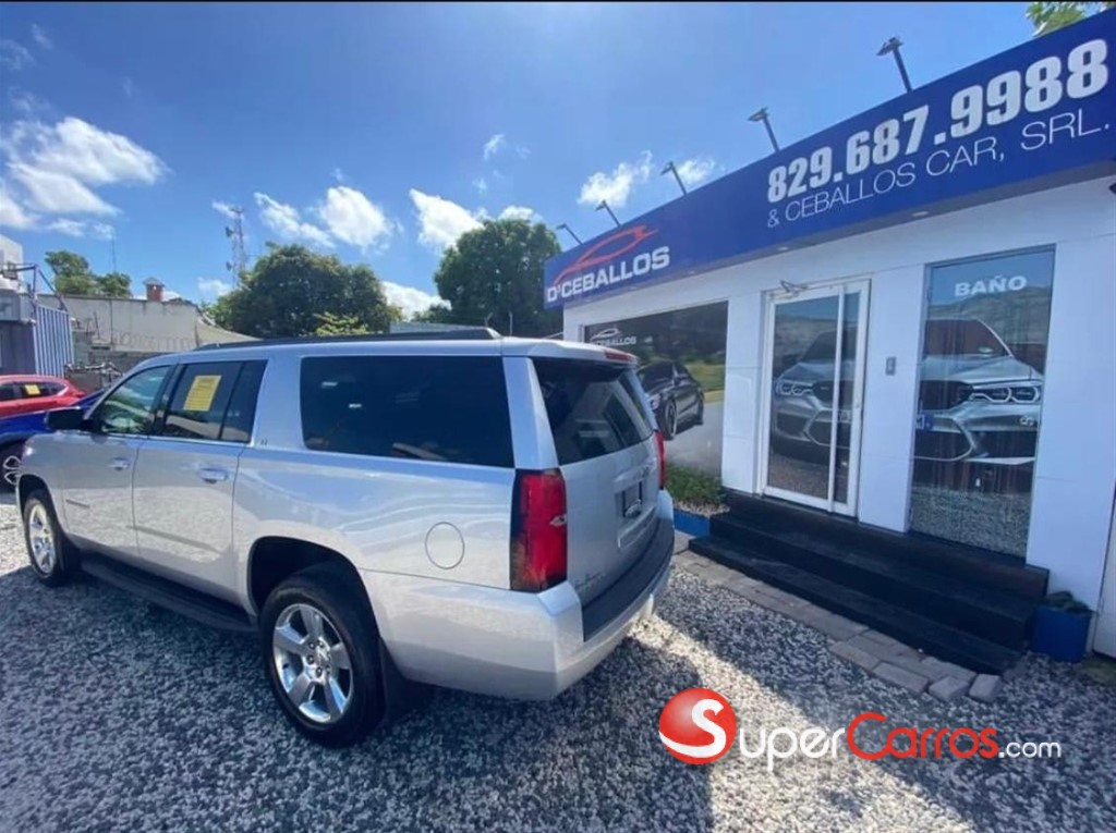 2017 Chevrolet Suburban LT — foto 5 / 10