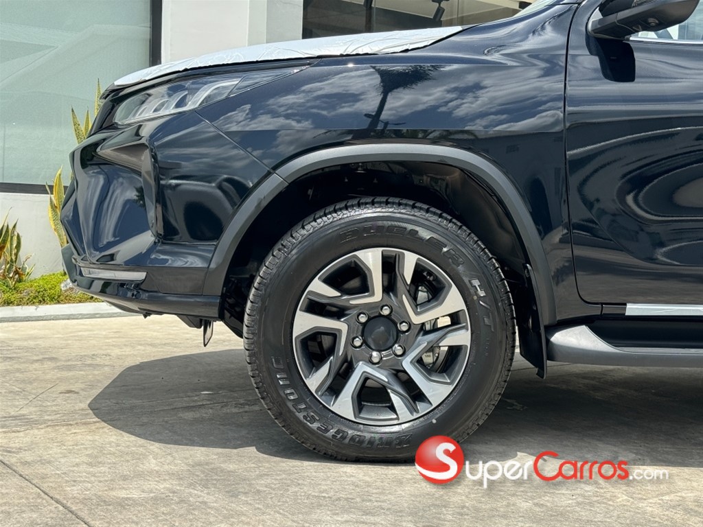 2025 Toyota Fortuner DIAMOND — foto 2 / 8