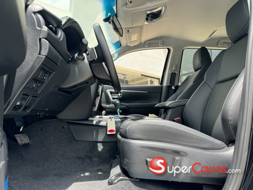 2025 Toyota Fortuner DIAMOND — foto 3 / 8