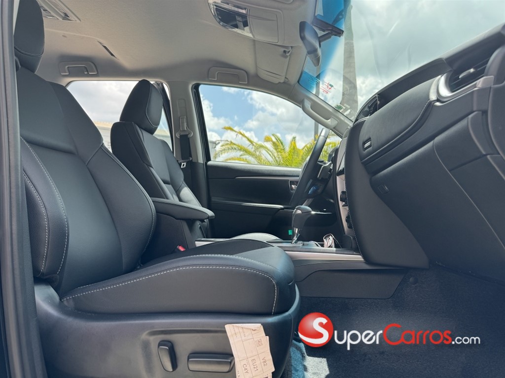 2025 Toyota Fortuner DIAMOND — foto 4 / 8