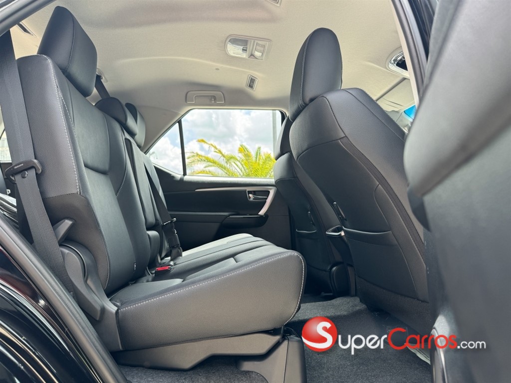 2025 Toyota Fortuner DIAMOND — foto 5 / 8