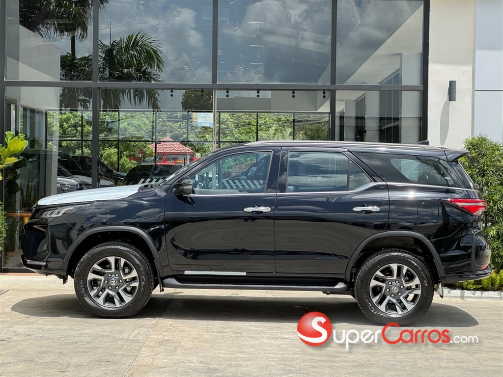 2025 Toyota Fortuner DIAMOND — foto 7 / 8