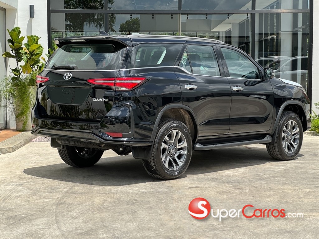 2025 Toyota Fortuner DIAMOND — foto 8 / 8