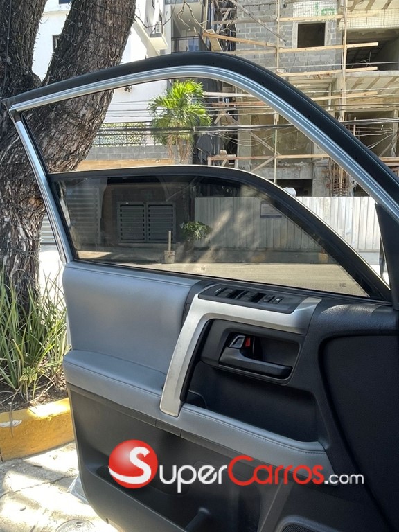 2012 Toyota 4 Runner Limited — foto 11 / 12