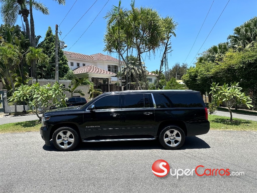 2016 Chevrolet Suburban LTZ — foto 4 / 10