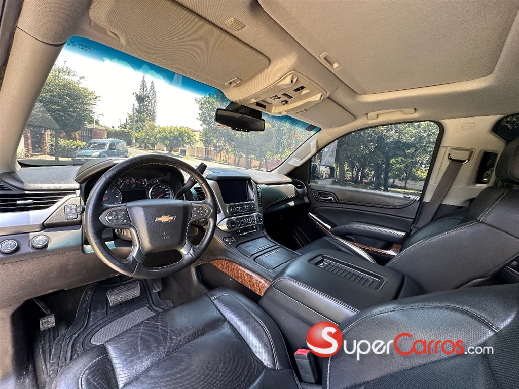 2016 Chevrolet Suburban LTZ — foto 7 / 10