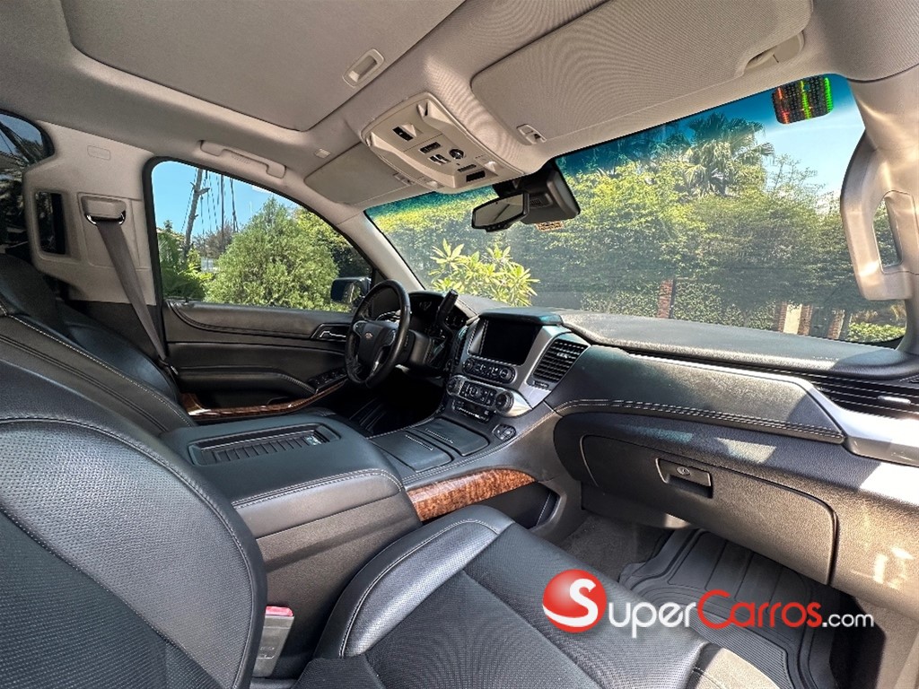 2016 Chevrolet Suburban LTZ — foto 8 / 10