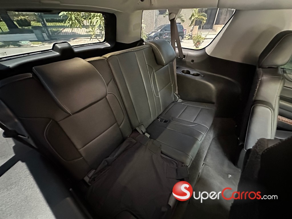 2016 Chevrolet Suburban LTZ — foto 10 / 10