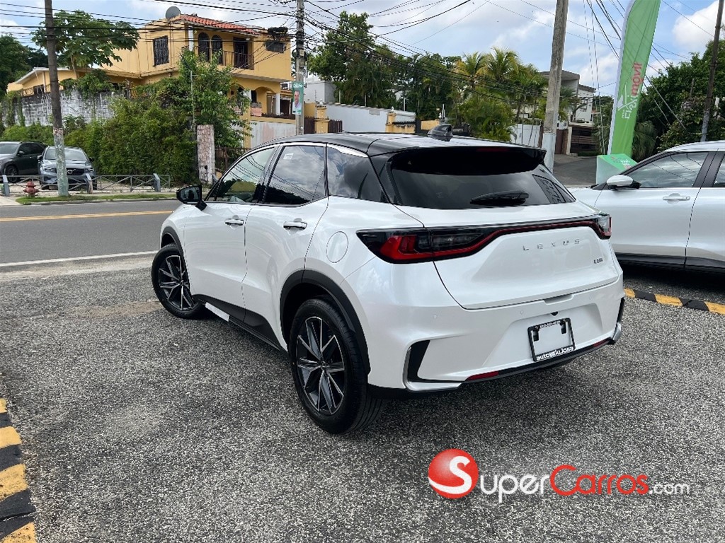 2026 Lexus LBX ActiveFull — foto 4 / 12