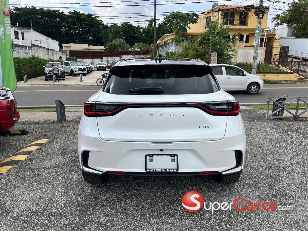 2026 Lexus LBX ActiveFull — foto 5 / 12