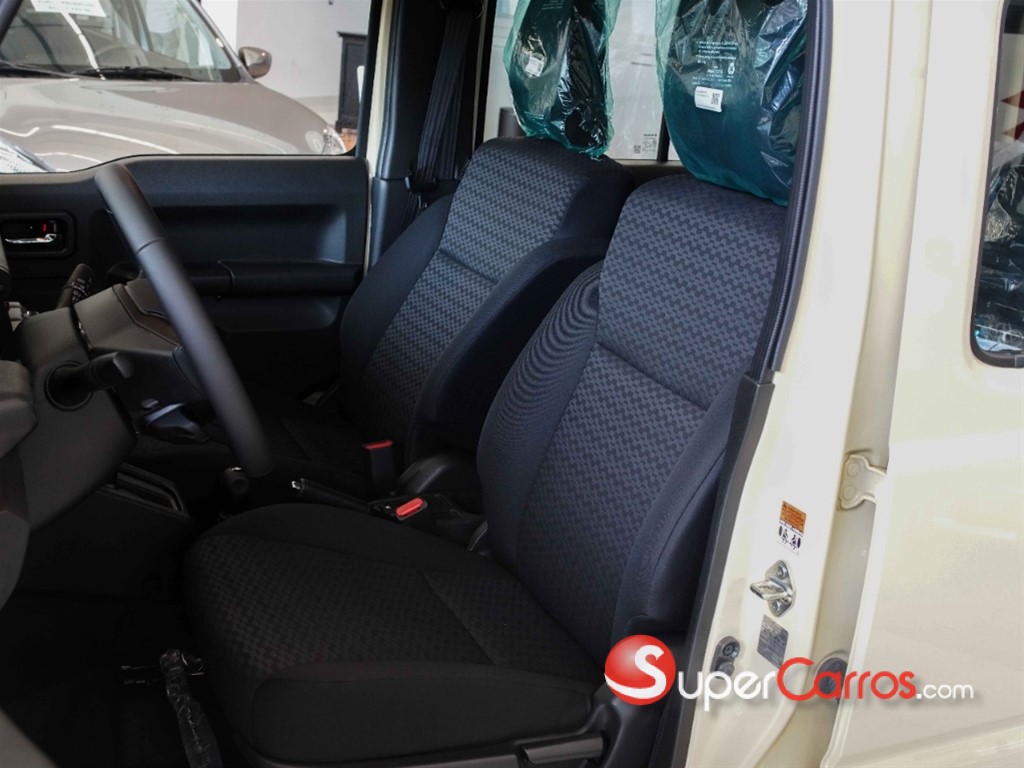 2027 Suzuki Jimny GLX — foto 6 / 11