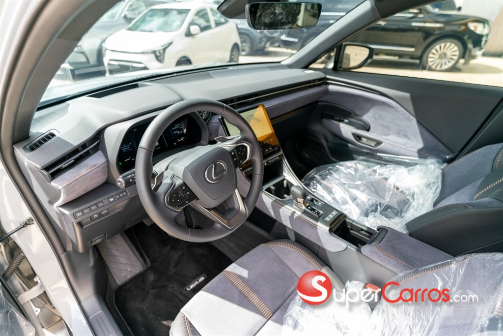 2026 Lexus LBX CoolSportHibrida — foto 3 / 9
