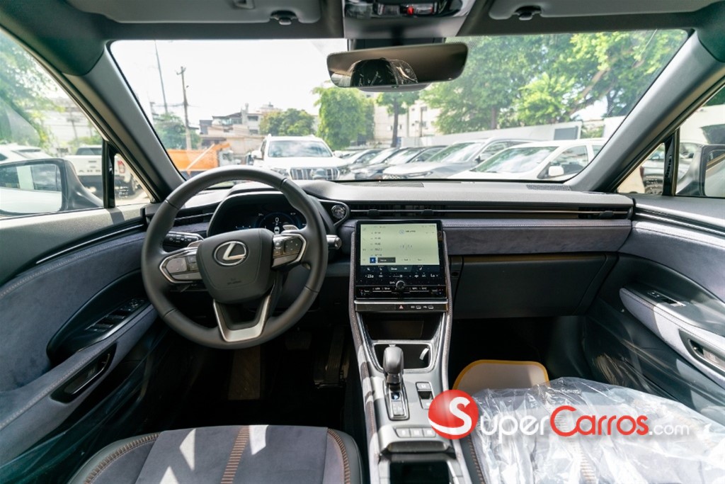 2026 Lexus LBX CoolSportHibrida — foto 5 / 9