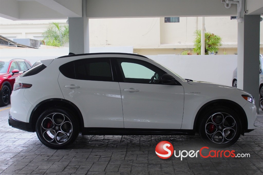2024 Alfa Romeo Stelvio — foto 4 / 11