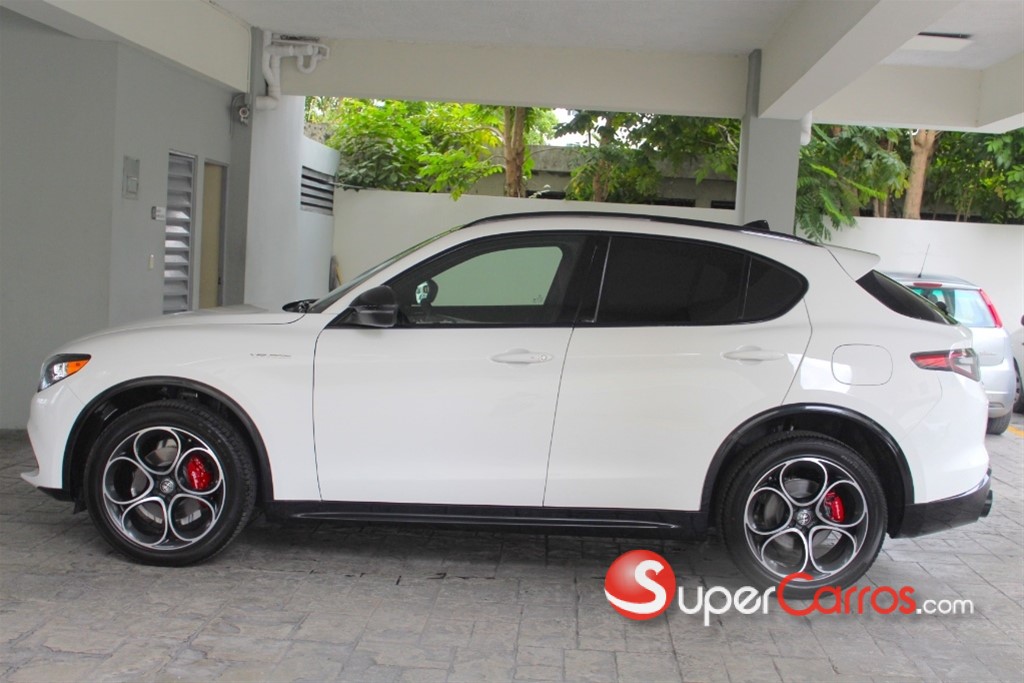 2024 Alfa Romeo Stelvio — foto 5 / 11