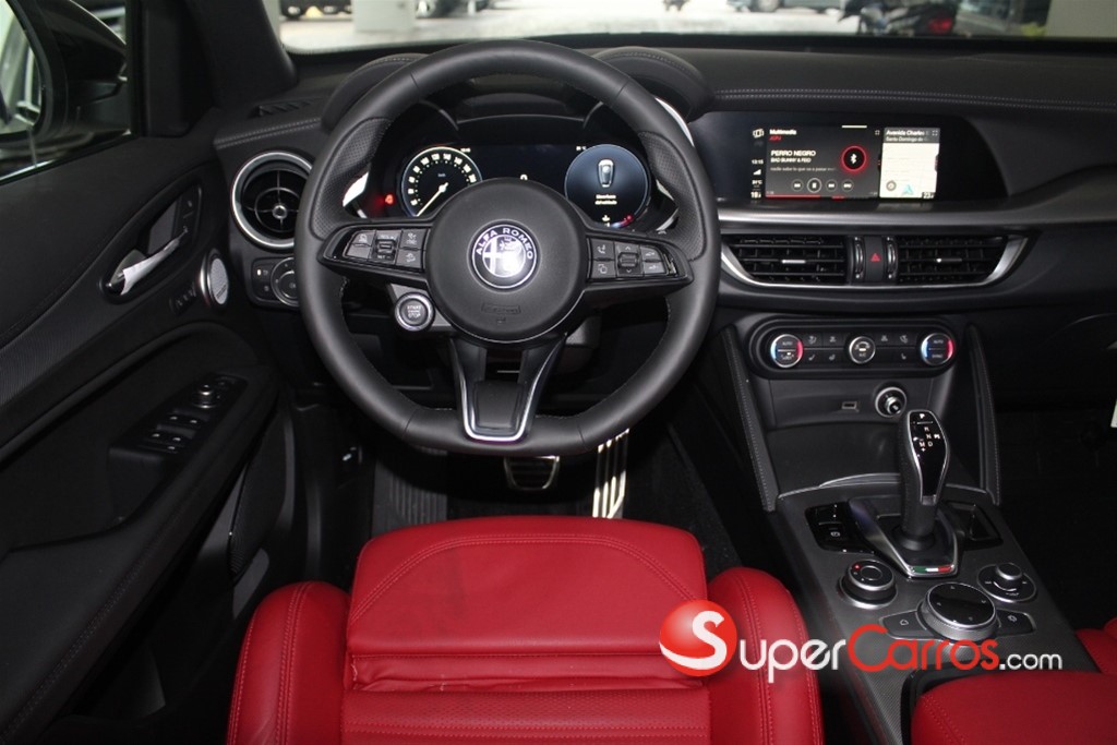 2024 Alfa Romeo Stelvio — foto 9 / 11