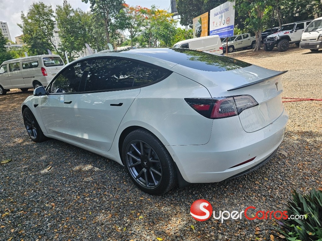 2021 Tesla Model 3 Standard Range Plus — foto 9 / 10