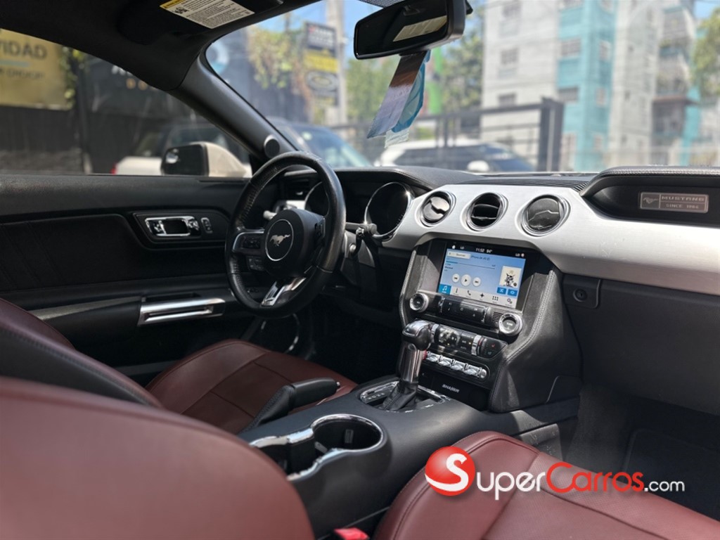2017 Ford Mustang GT — foto 10 / 12